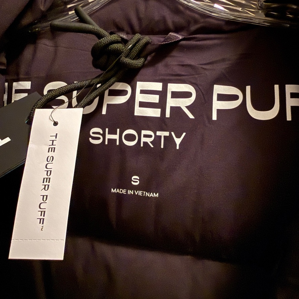 Aritzia Super Puff Jacket in matte black - Picture 4 of 4